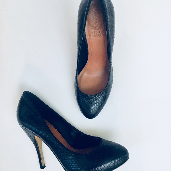 Vince Camuto Black Snake Skin Pumps Size 7.5 - Picture 2 of 6